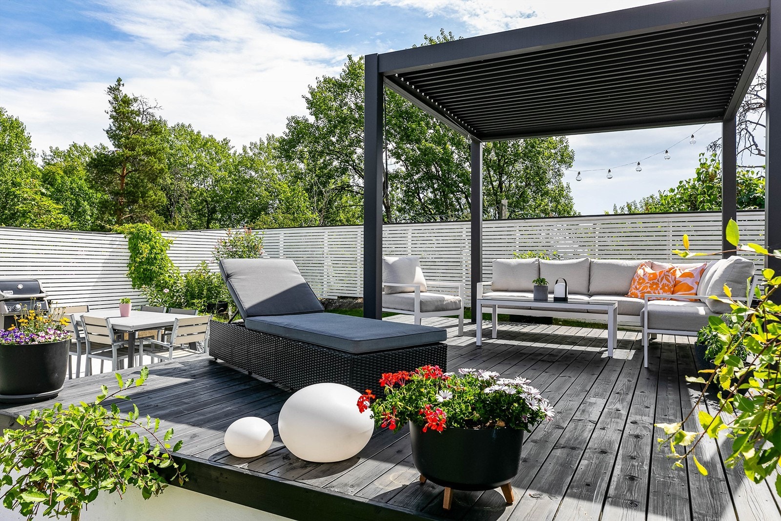 Ny pergola ble oppført i 2022. Galleribilde