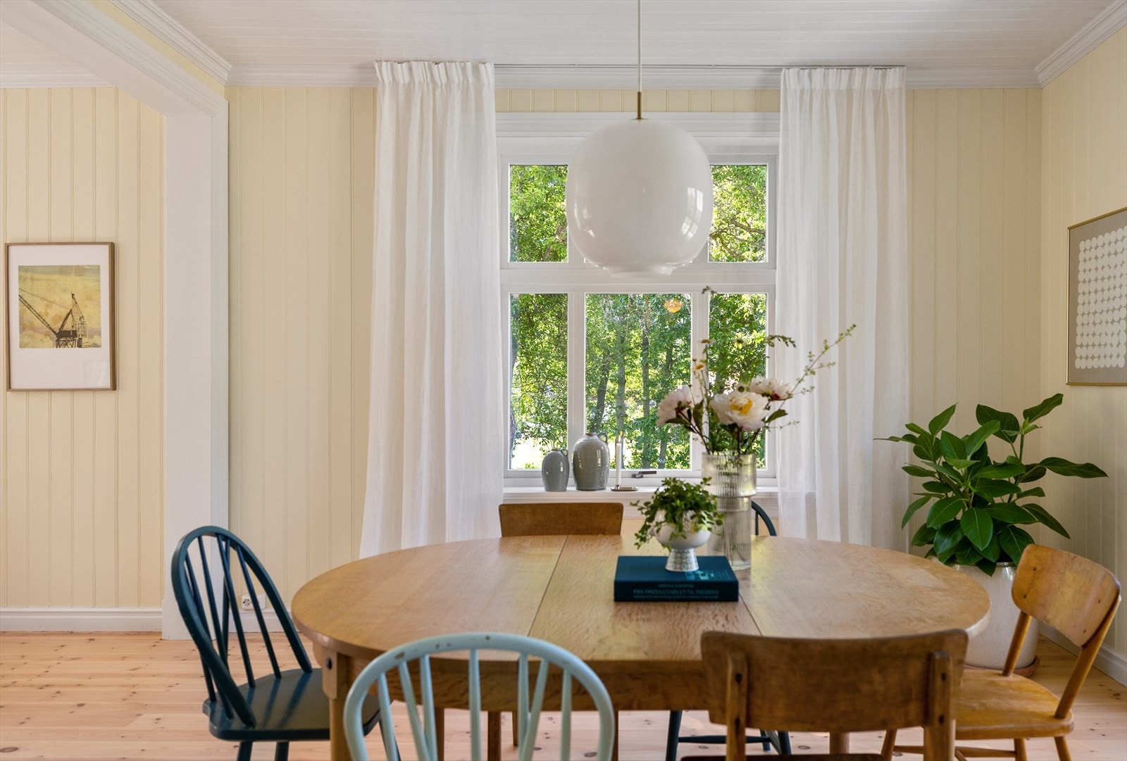 Spisestuen er nordvestvendt. Galleribilde