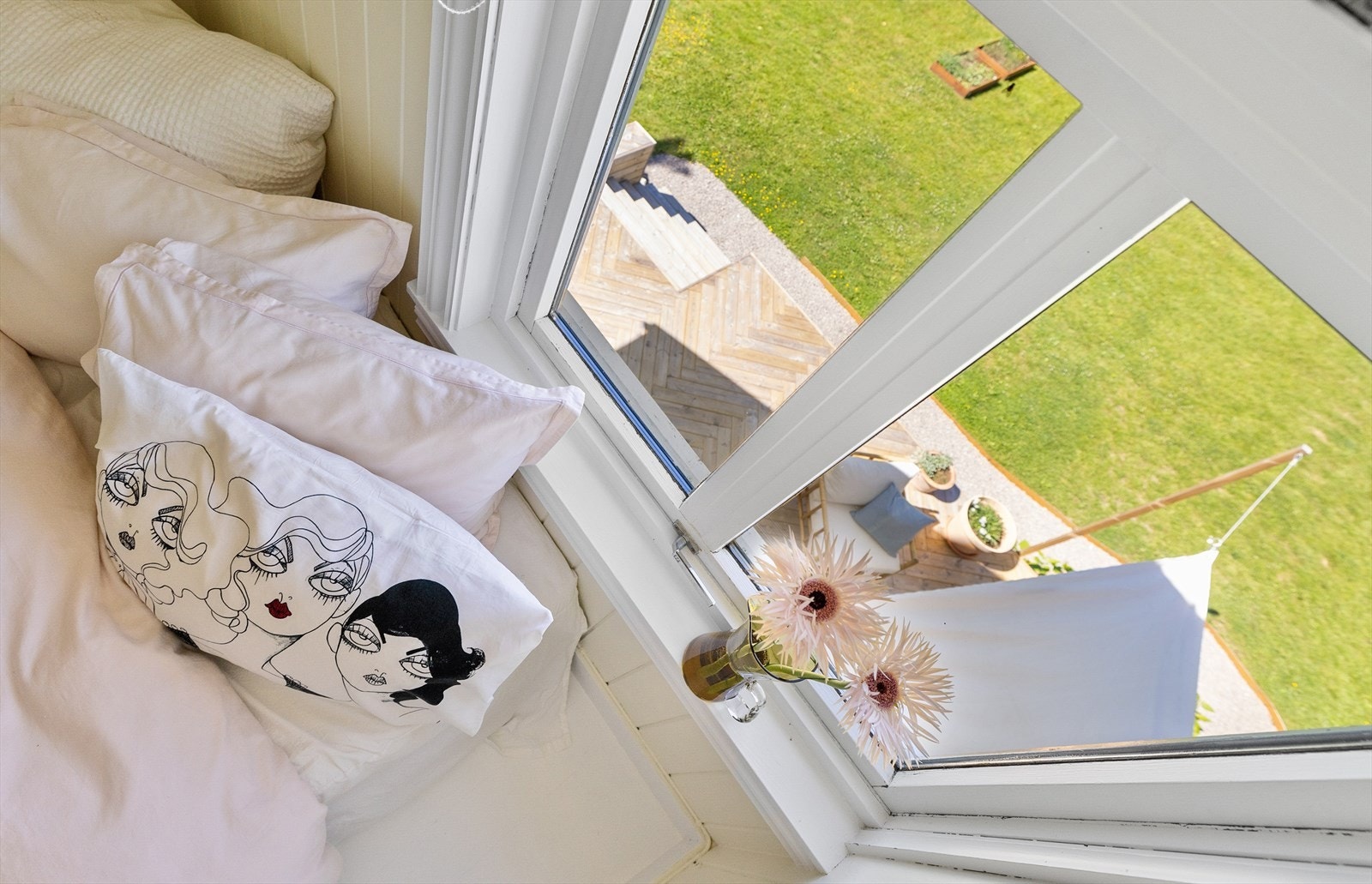 Soverom nr. 2 er nordvendt, så her er det svalt om sommeren. Galleribilde