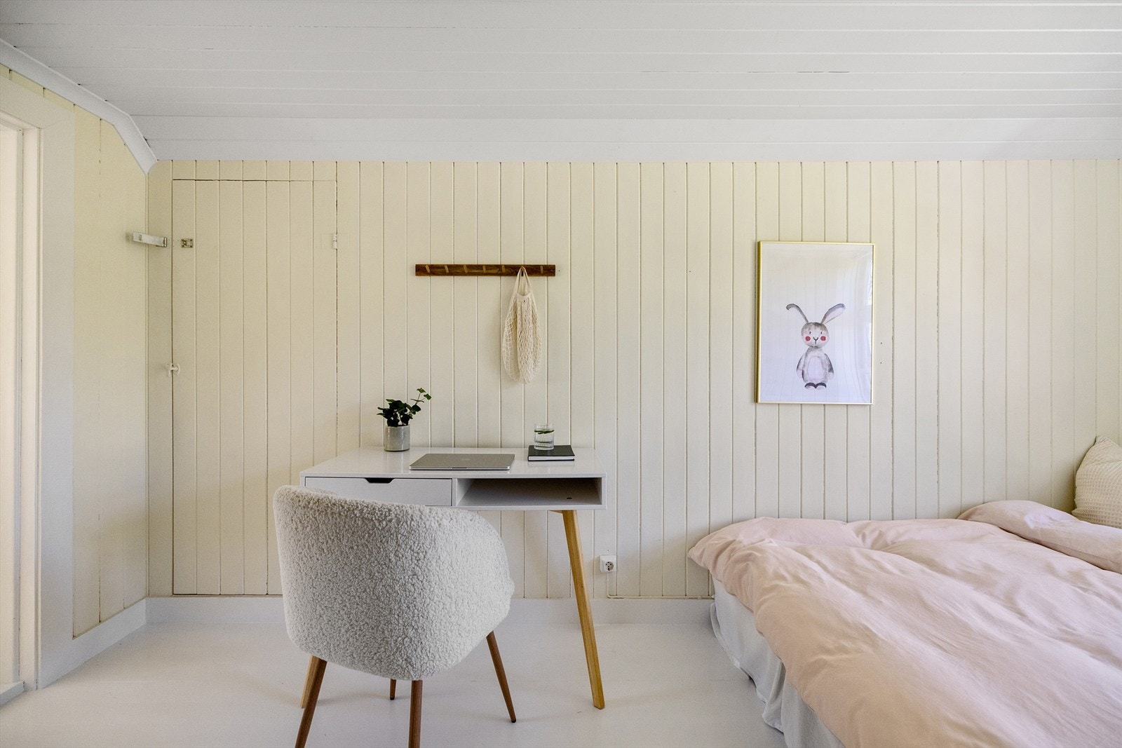 Her oppe fins det stort potensiale for å lage flere soverom, eller utvide rommene som allerede er her. Galleribilde