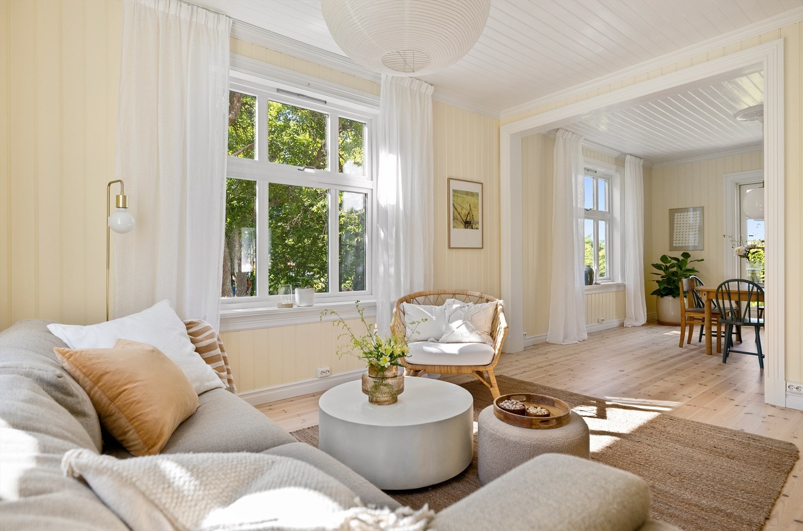 De fremstår virkelig herskapelige med flotte, mattlakkerte tregulv. Galleribilde