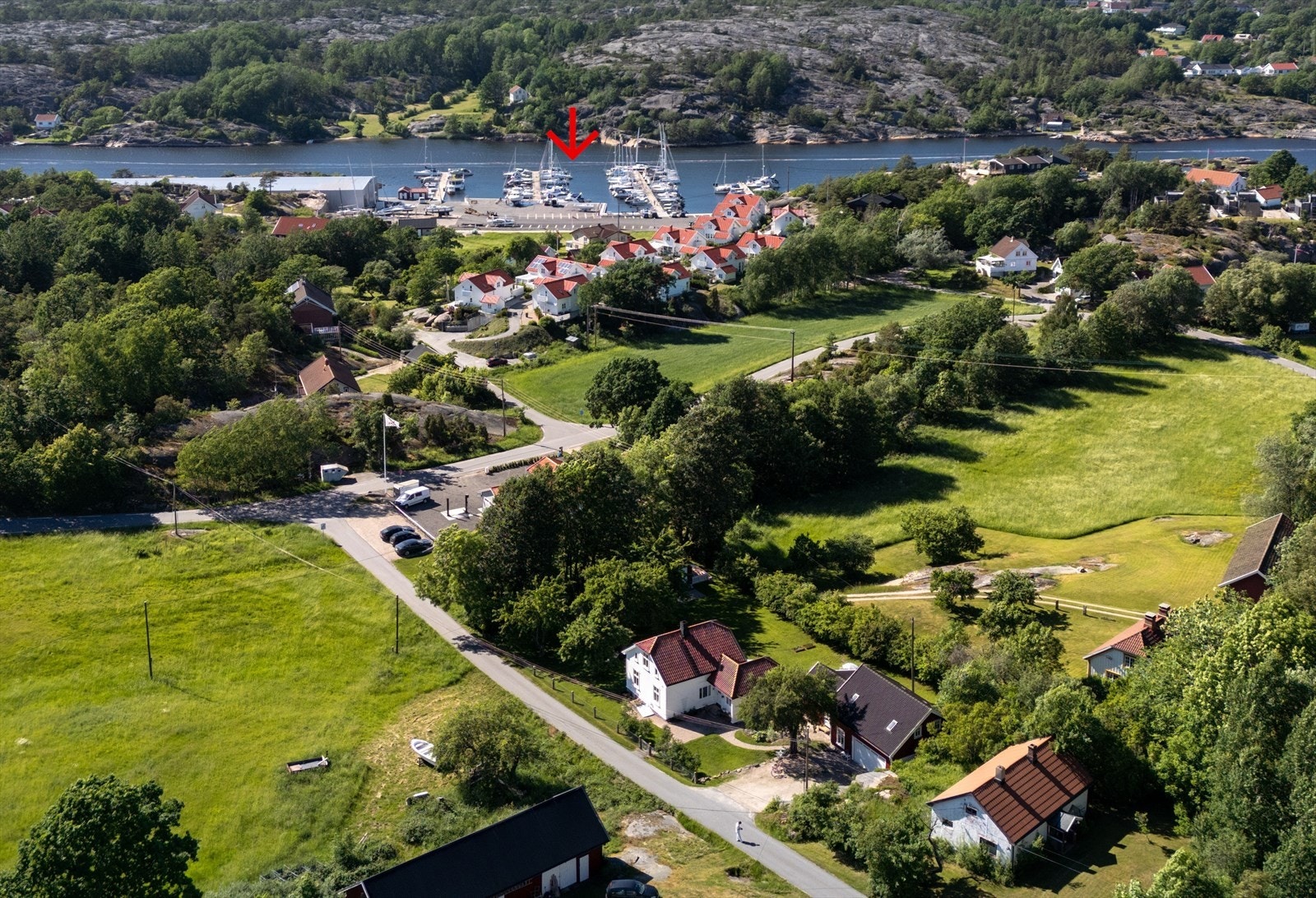 Til boligen følger det dessuten en båtplass i Dypedal båthavn, kun 450 meter fra eiendommen! Galleribilde