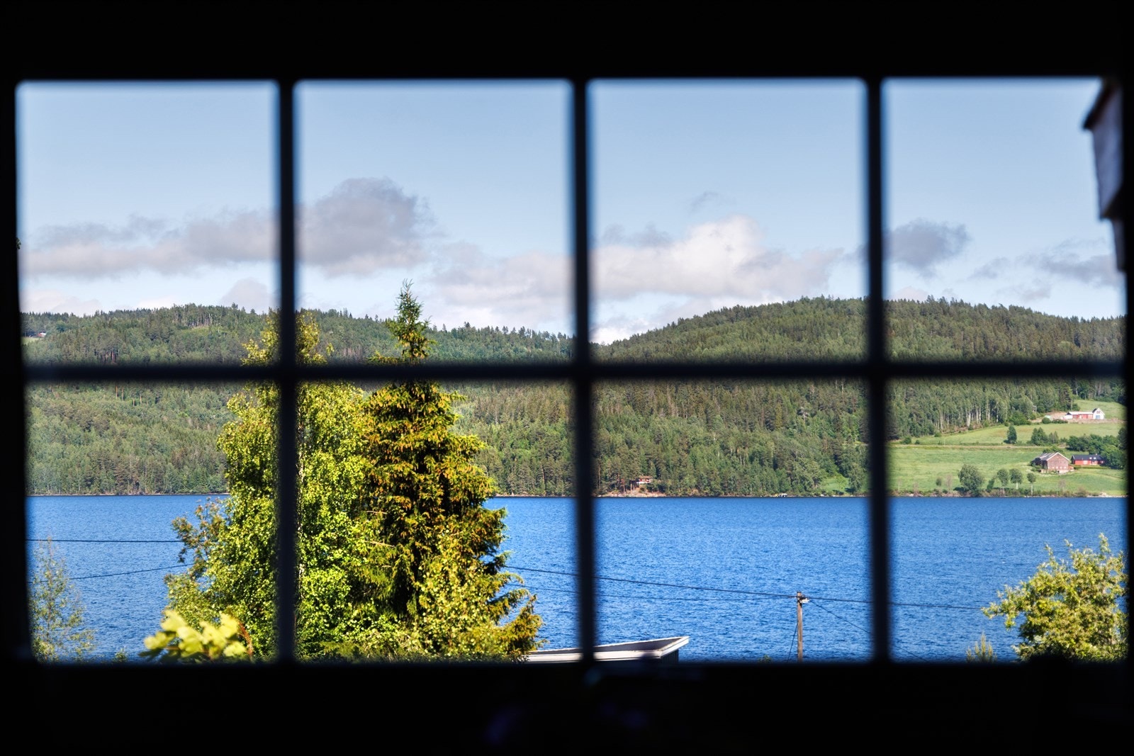 Utsikt fra stuevinduet. Galleribilde