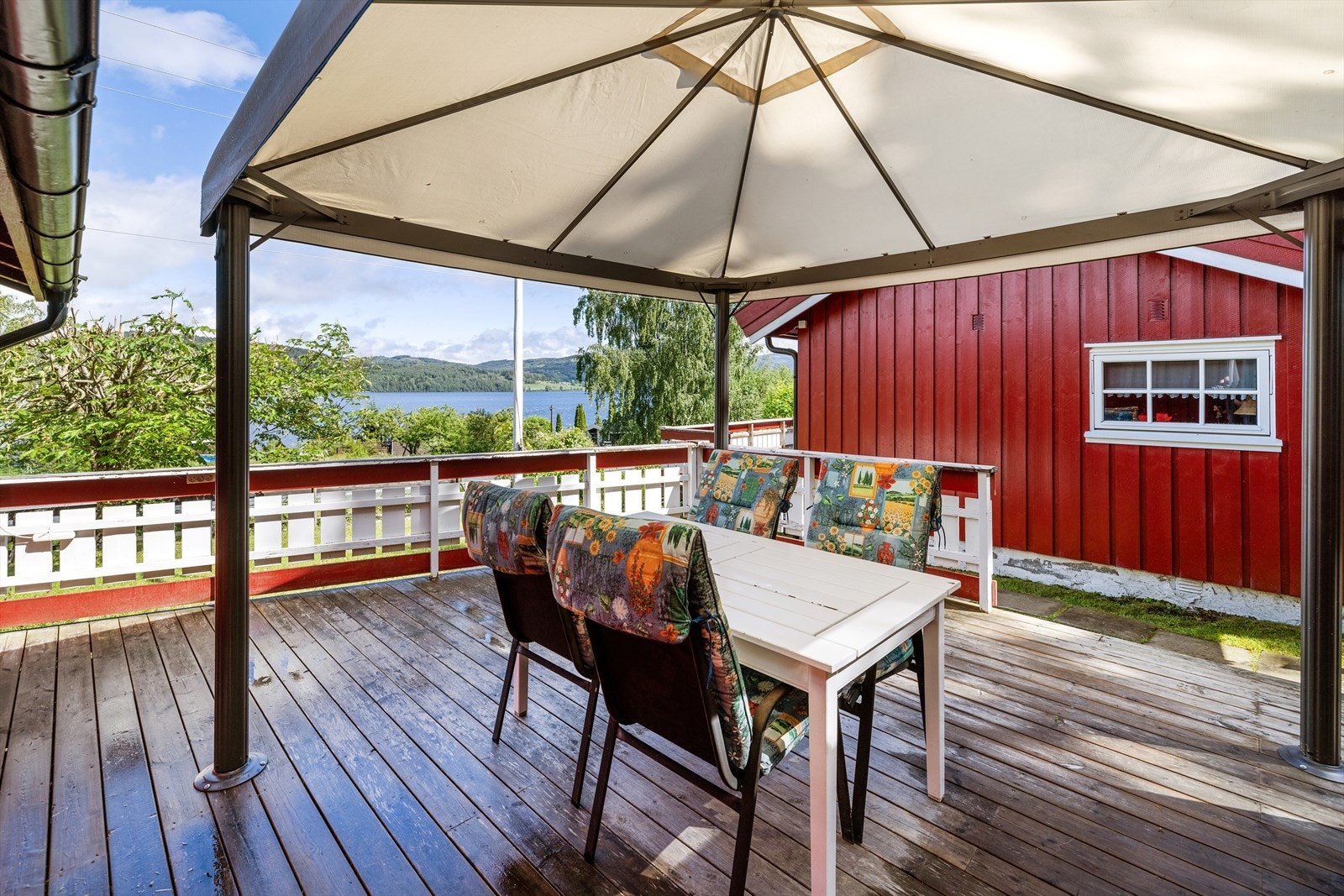 Paviljongen følger med i handelen. Galleribilde