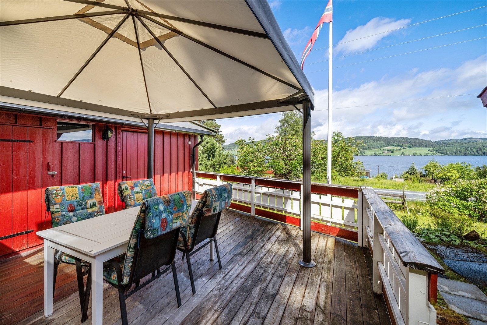 Fin uteplass for å innta middagen. Galleribilde