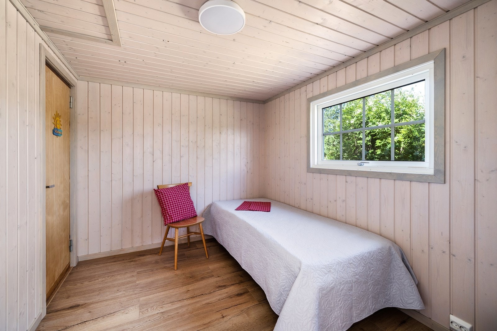 Uthus med innredet bod, ikke godkjent til varig opphold. Galleribilde