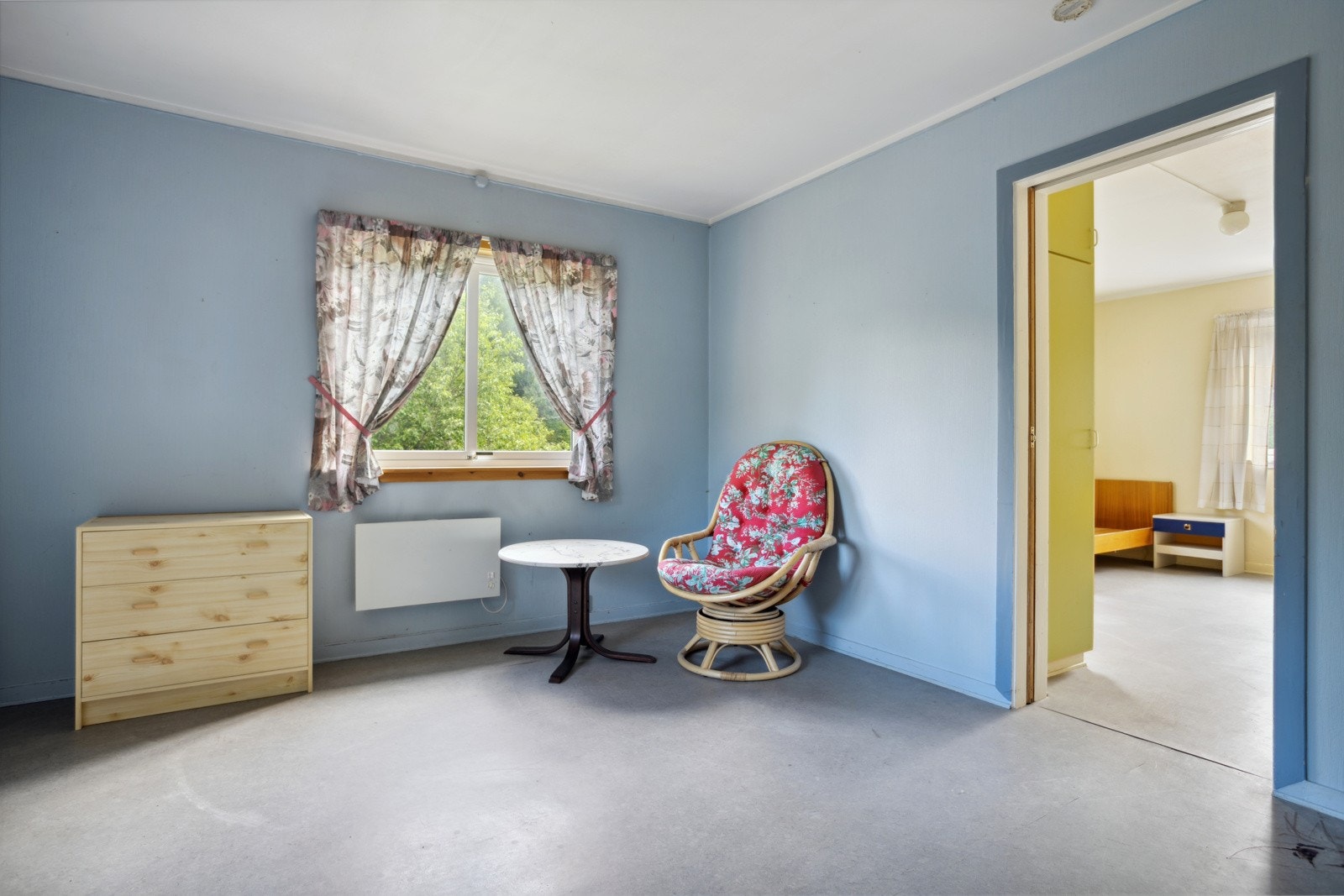 Fra soverom 1 kommer man til et annet stort soverom Galleribilde