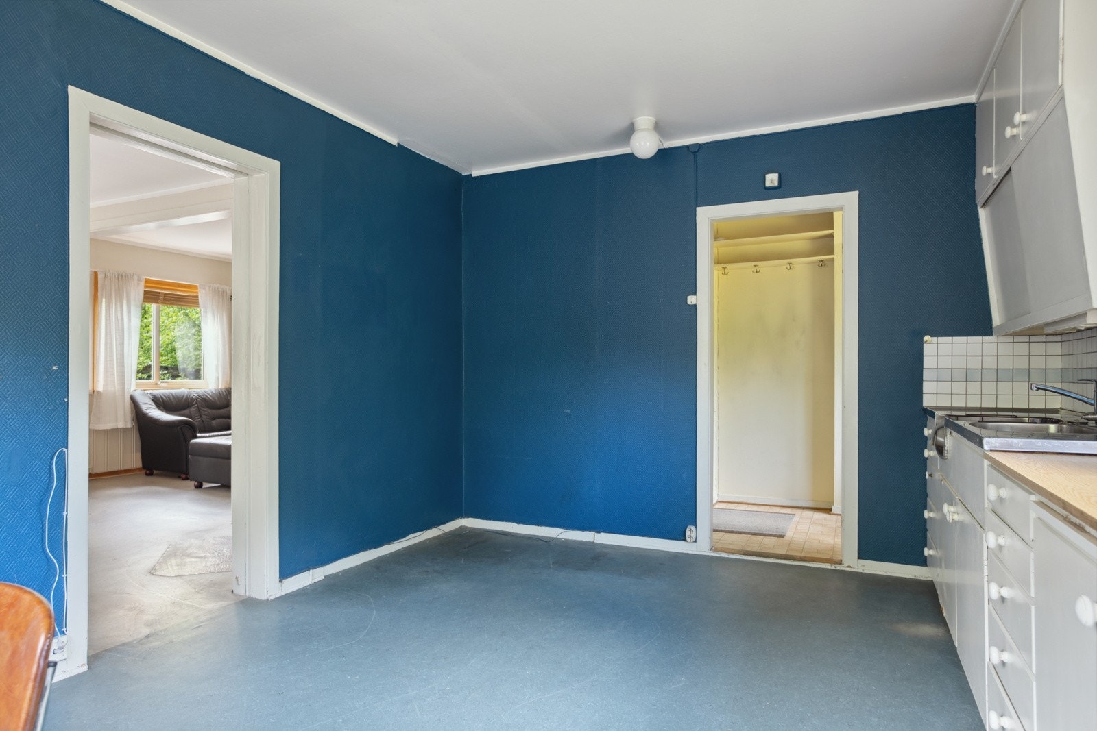 Nærmeste kjøpesenter AMFI Orkanger ligger ca 30 min unna med bil. Galleribilde