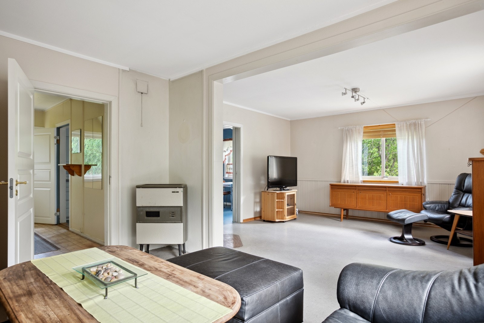 Fra boligen er det ca 4 min med bil til Coop Extra Løkken. Galleribilde