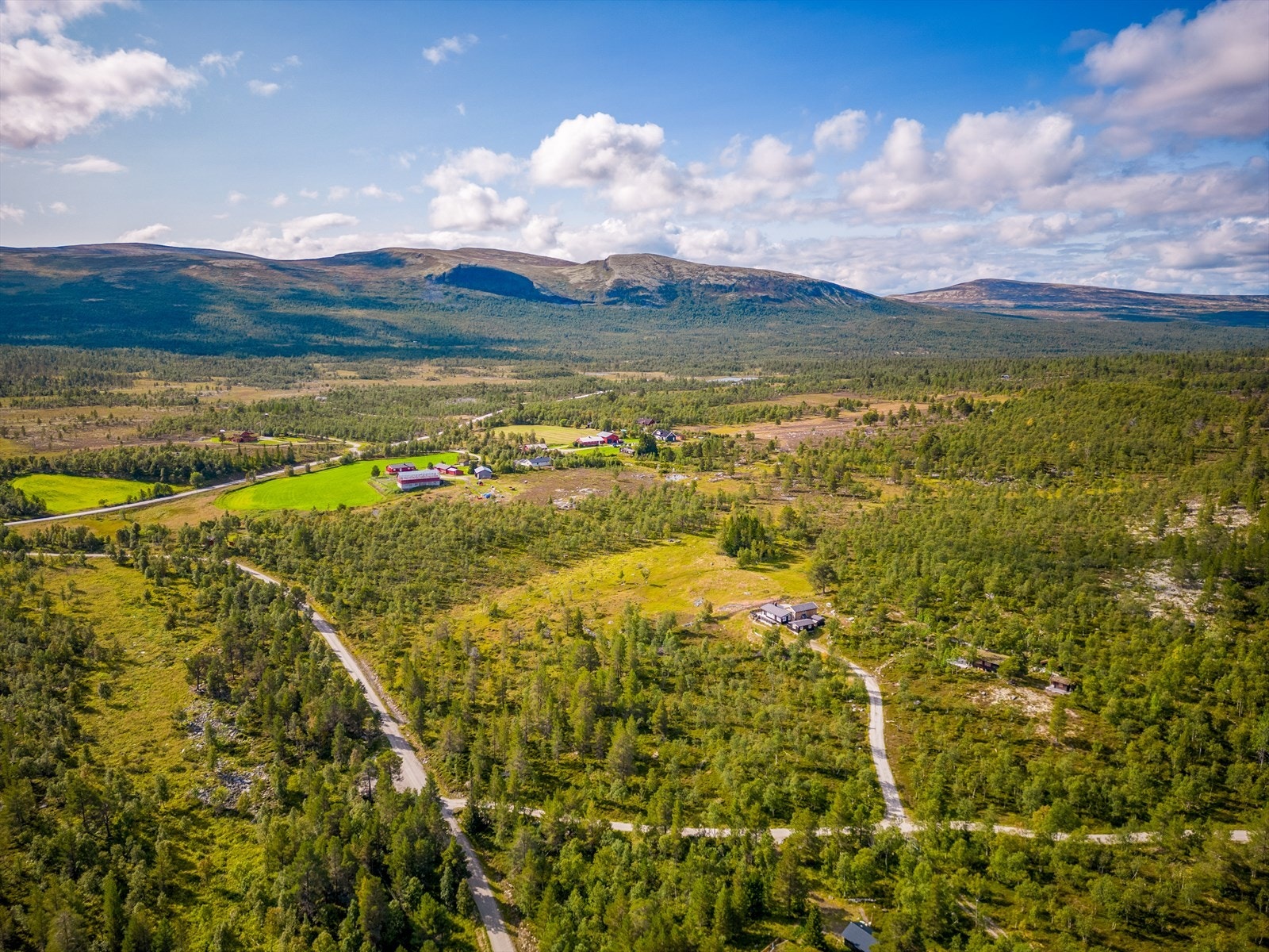 Etter dagens kommuneplan kreves det dispensasjon for bygging på tomten, og prosessen om søknad er igangsatt. Kommuneplanen for området er under revidering/rullering og antas å være ferdig vedtatt første halvdel av 2024. Galleribilde