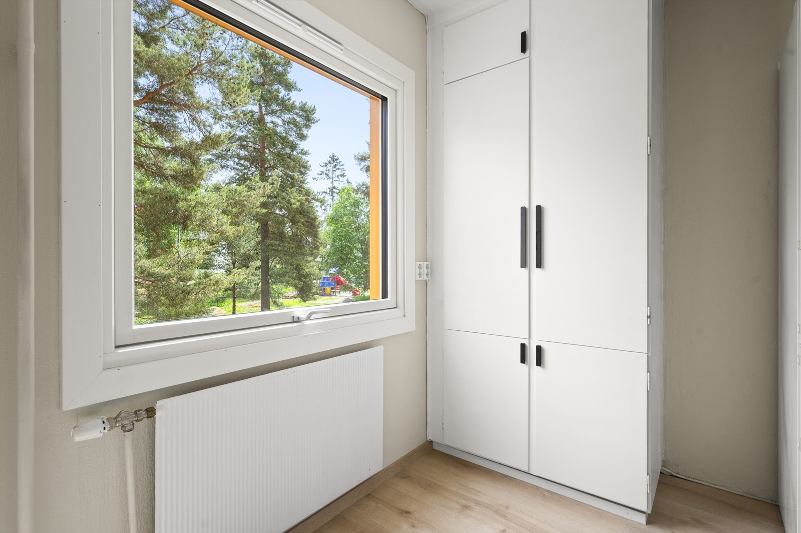 Opplegg for frittstående kjøl/frys. Galleribilde