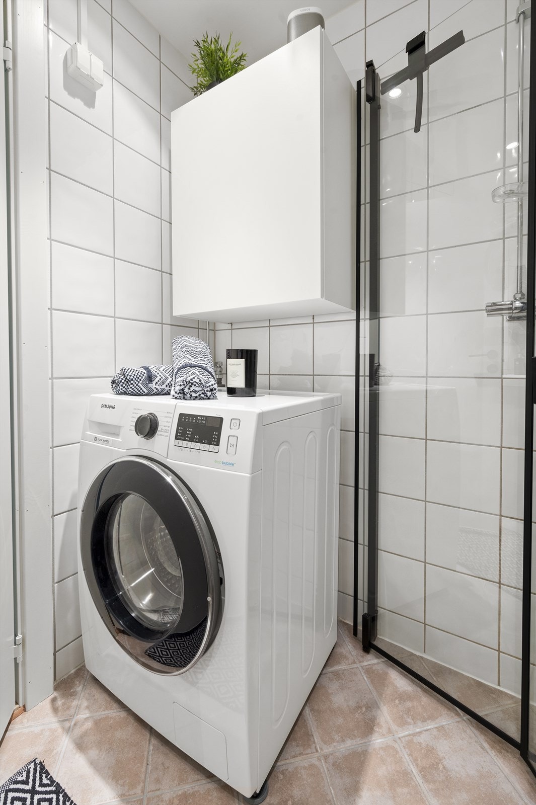 Selger har i nyere tid oppgradert med nye dusjdører. Galleribilde