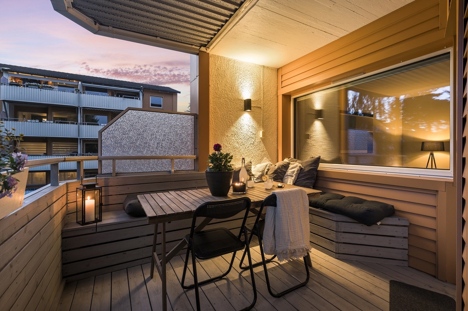 Leiligheten byr på en solrik balkong på 10 m² med god plass til både en koselig sittegruppe og pen beplantning. Galleribilde