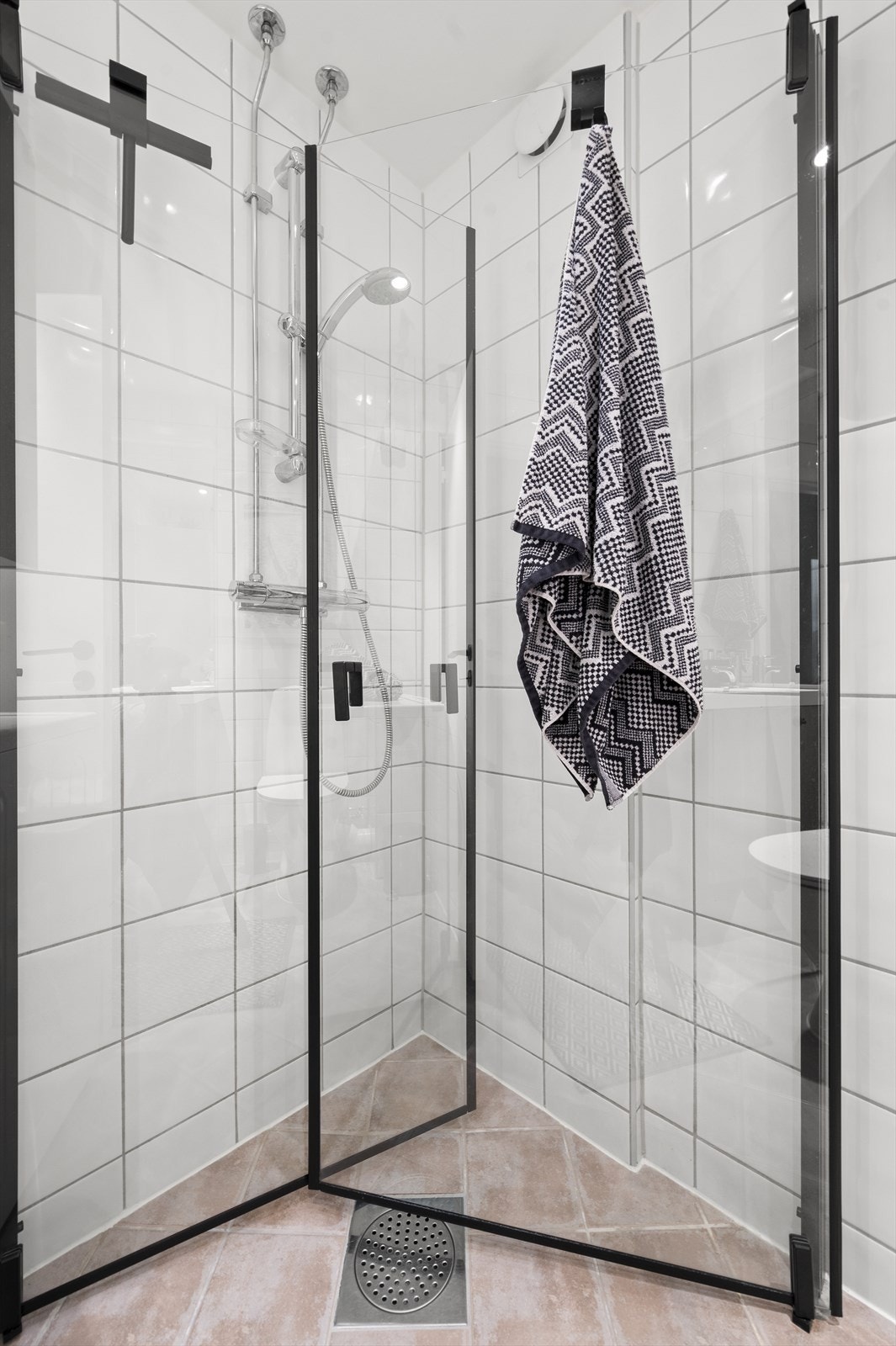 Baderommet ble rehabilitert i regi av borettslaget i 2009, soilrør og sluk ble skiftet i den forbindelse. Galleribilde