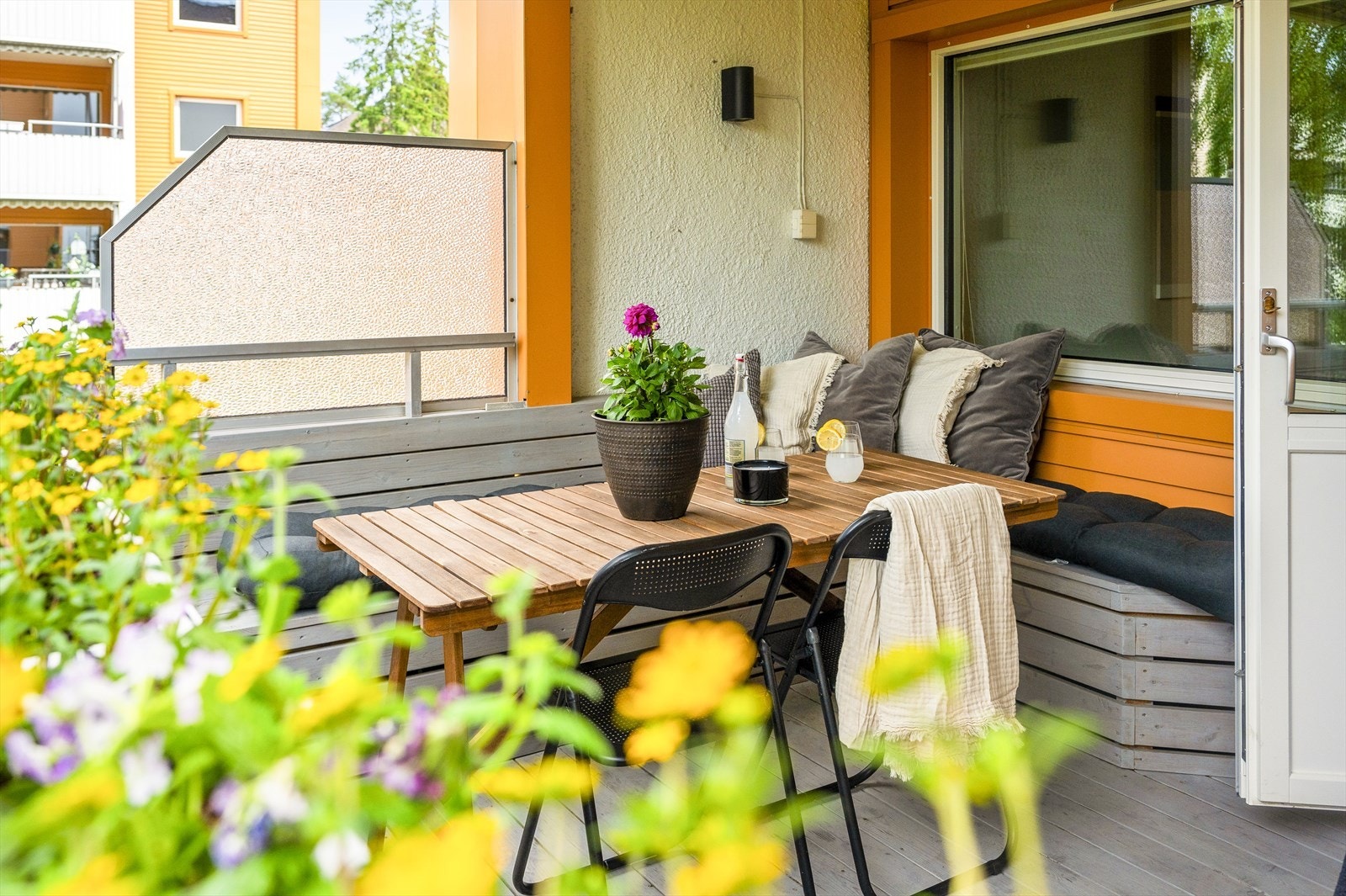 Det er stikkontakt og utebelysning på balkongen. Galleribilde