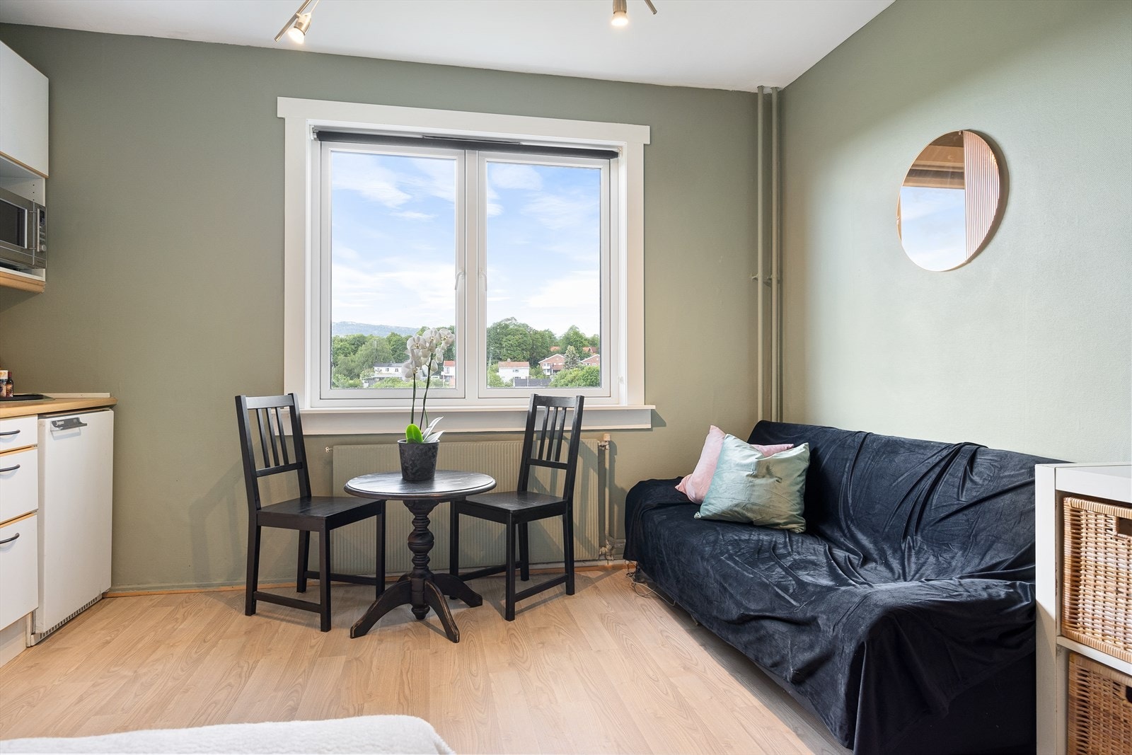 Den gode takhøyden gir en særdeles lys og luftig atmosfære. Galleribilde