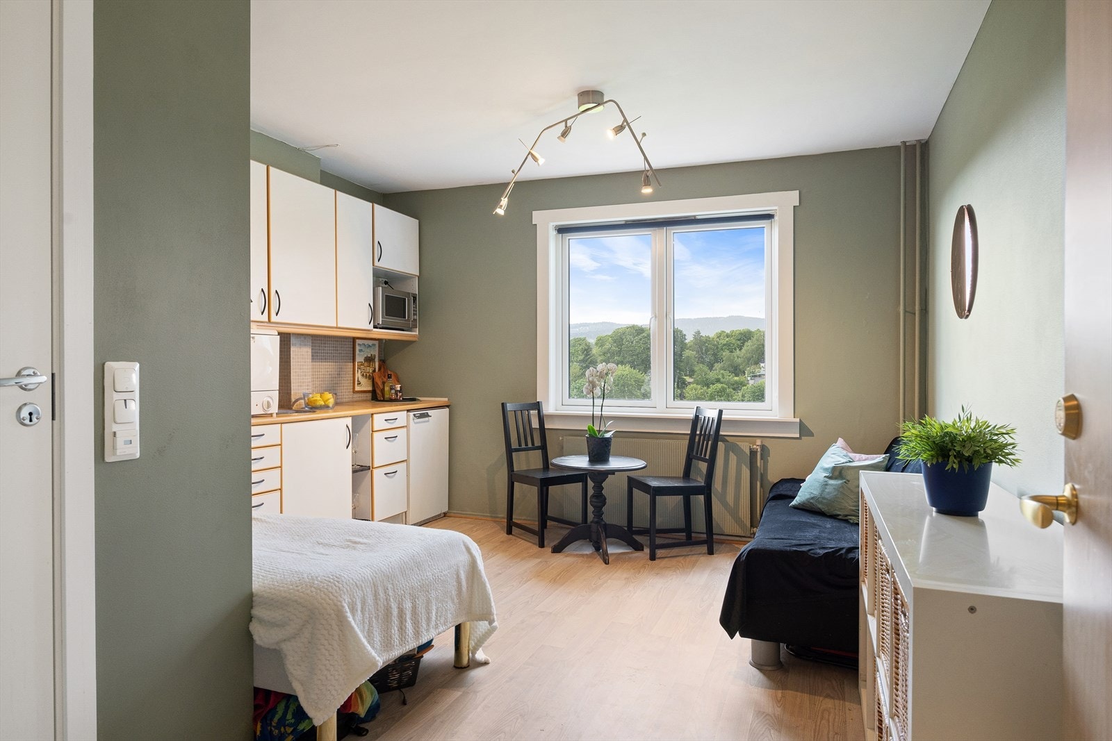 Fyring, varmtvann og fibernett 100/100Mbit er inkludert i fellesutgiftene. Galleribilde