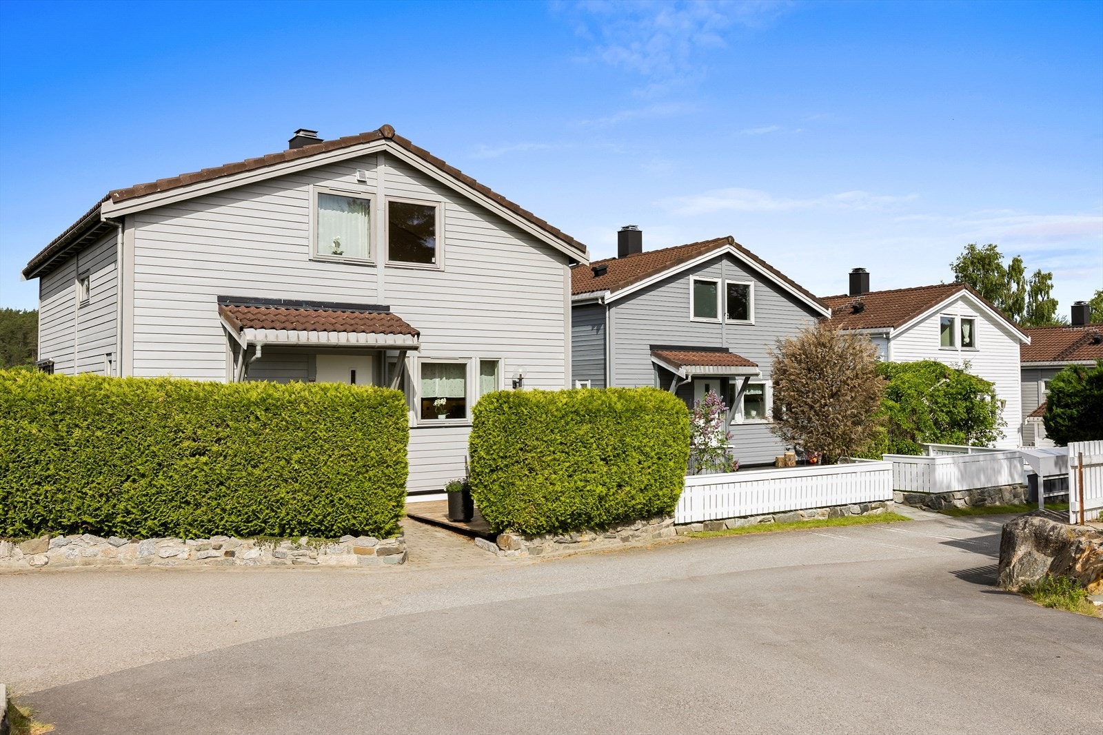 Meklenborgåsen 26 er en svært innholdsrik enebolig over tre plan og fem soverom og tre bad. Galleribilde