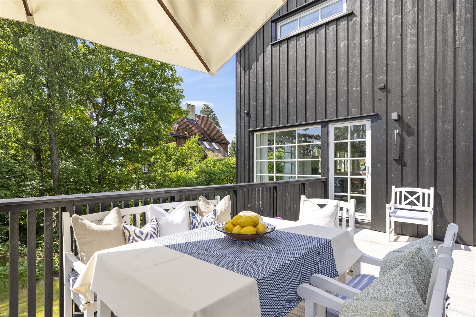 Herlig utområde med deilig morgen- og formiddagssol Galleribilde