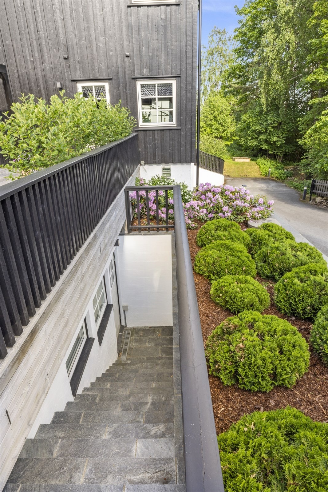 Trapp ned til separat hybelinngang Galleribilde