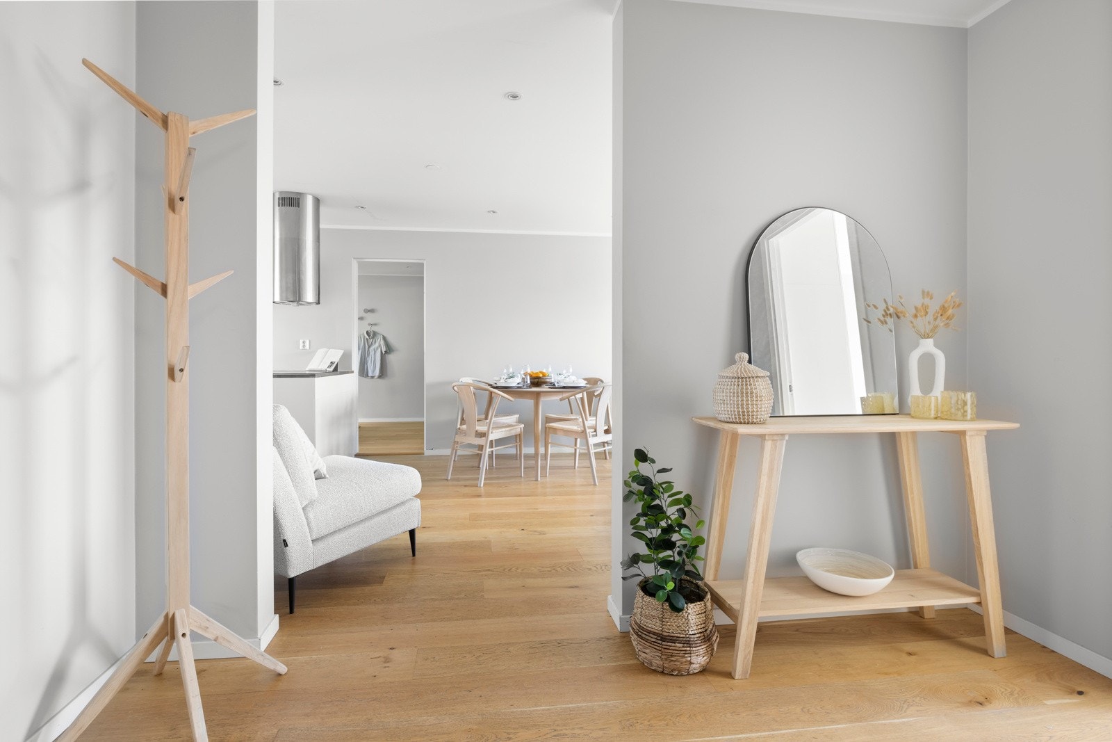 Leiligheten har oppvarming via vannbåren varme til radiatorer. Galleribilde
