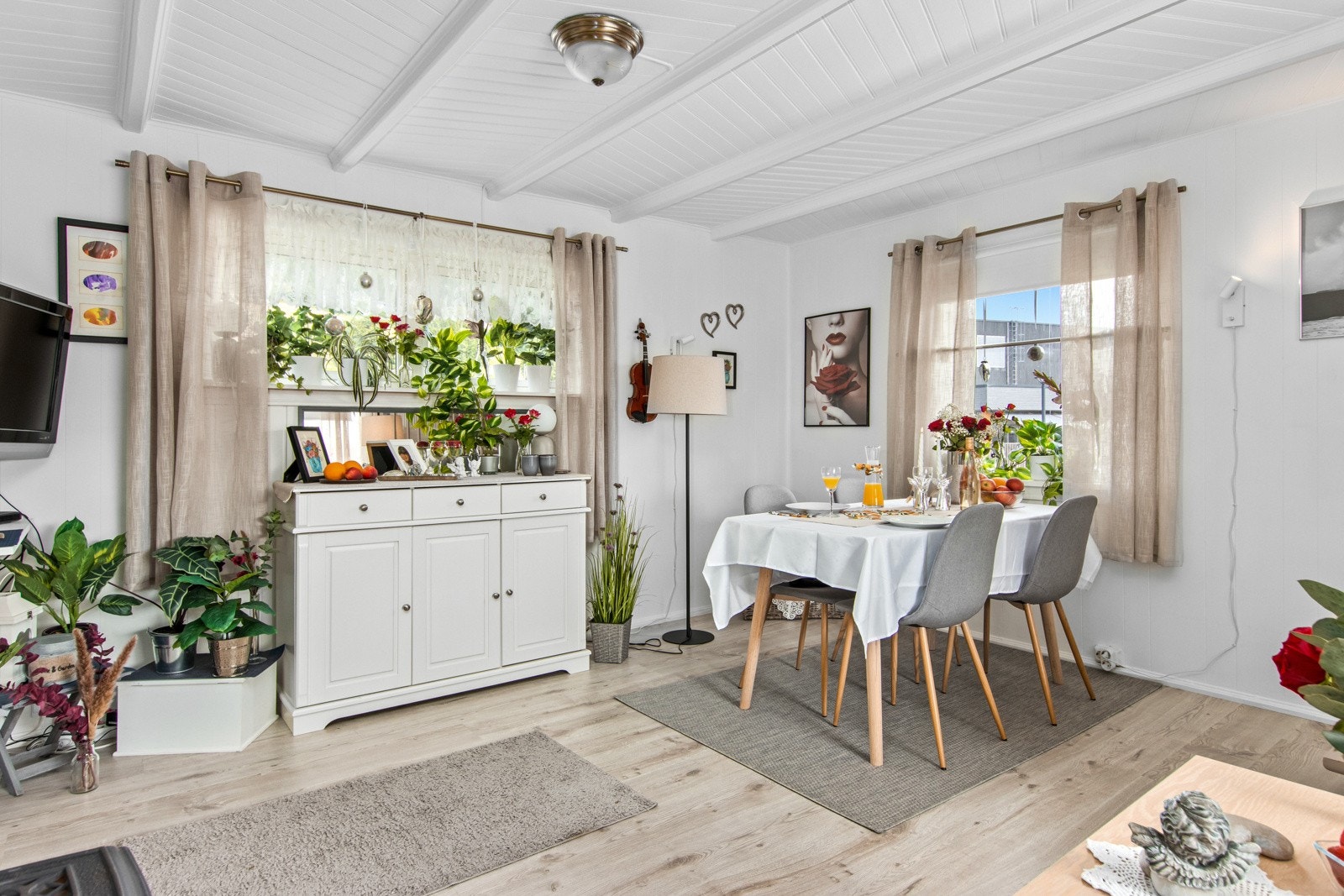 Holdt i lyse og tidriktige farger Galleribilde