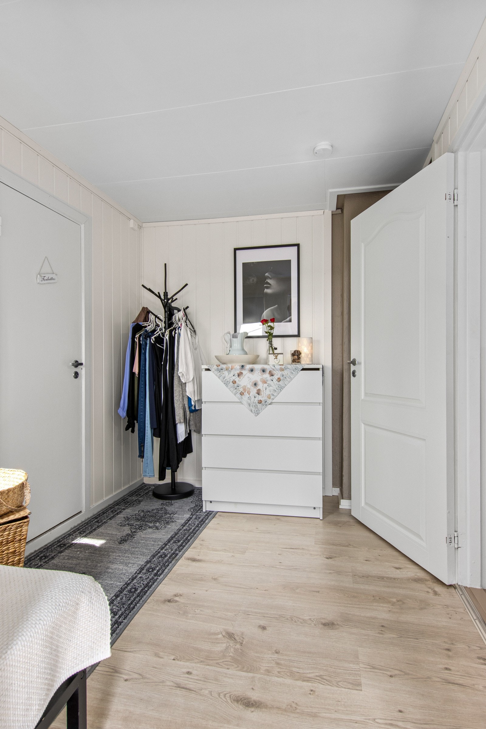 Gang/entre med god plass til oppbevaring av yttertøy Galleribilde