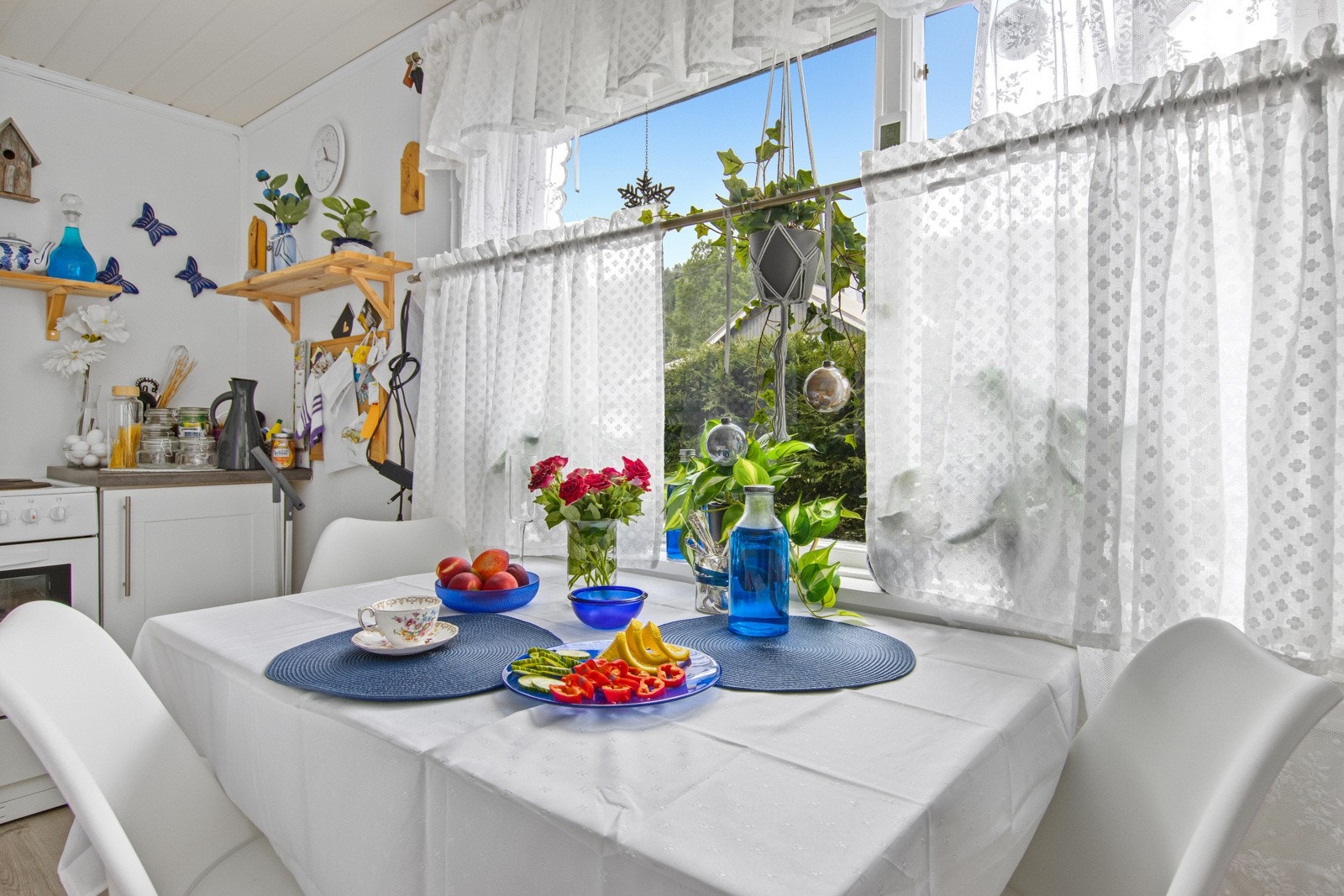 Koselig spiseplass på kjøkken Galleribilde