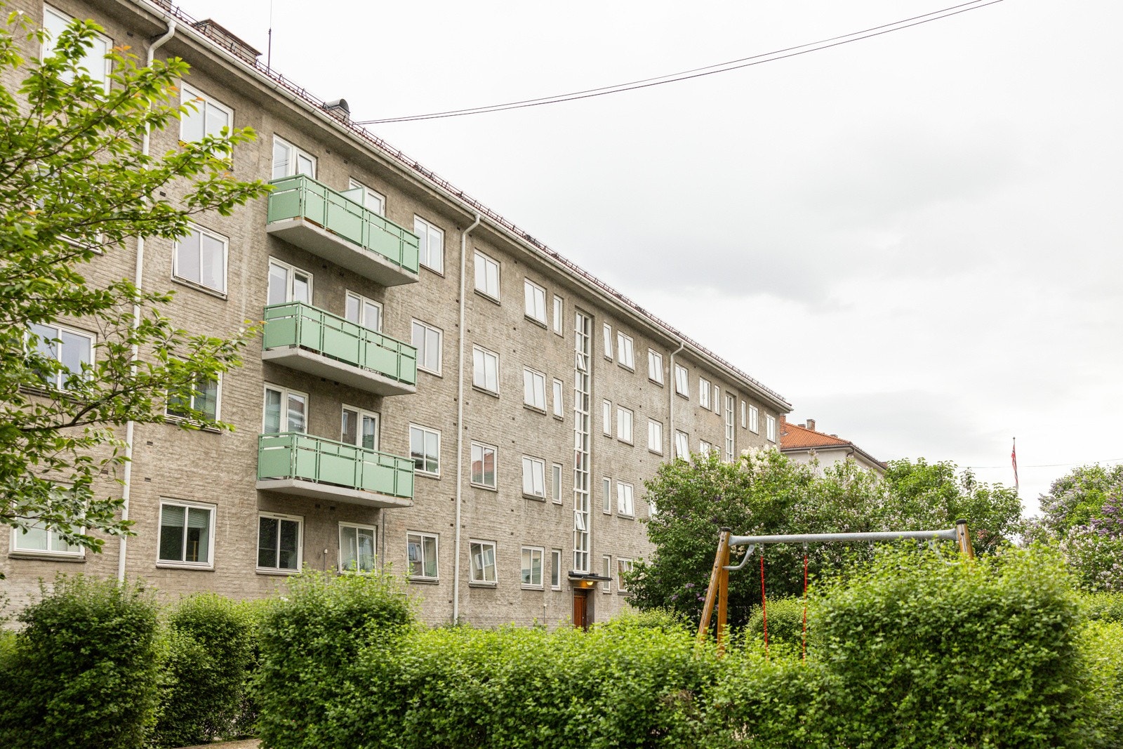 Frodige og flotte fellesarealer på begge sider av leiligheten. Galleribilde