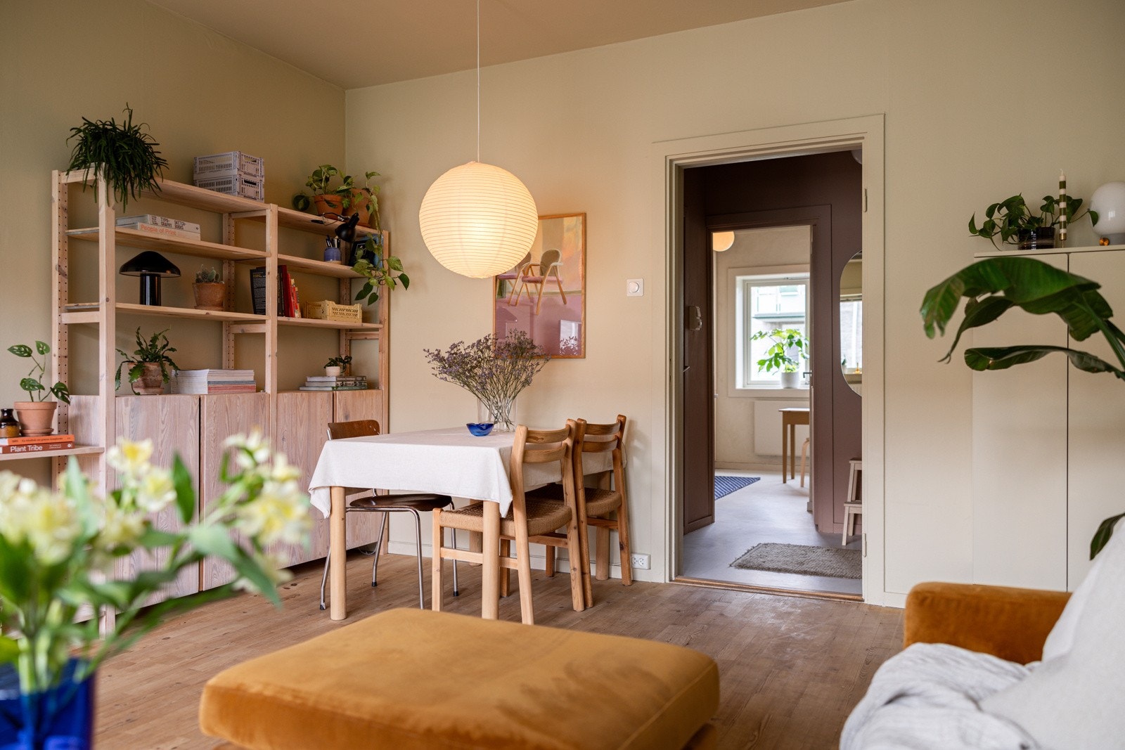 Her er det god plass til å invitere til hyggelig lag. Galleribilde