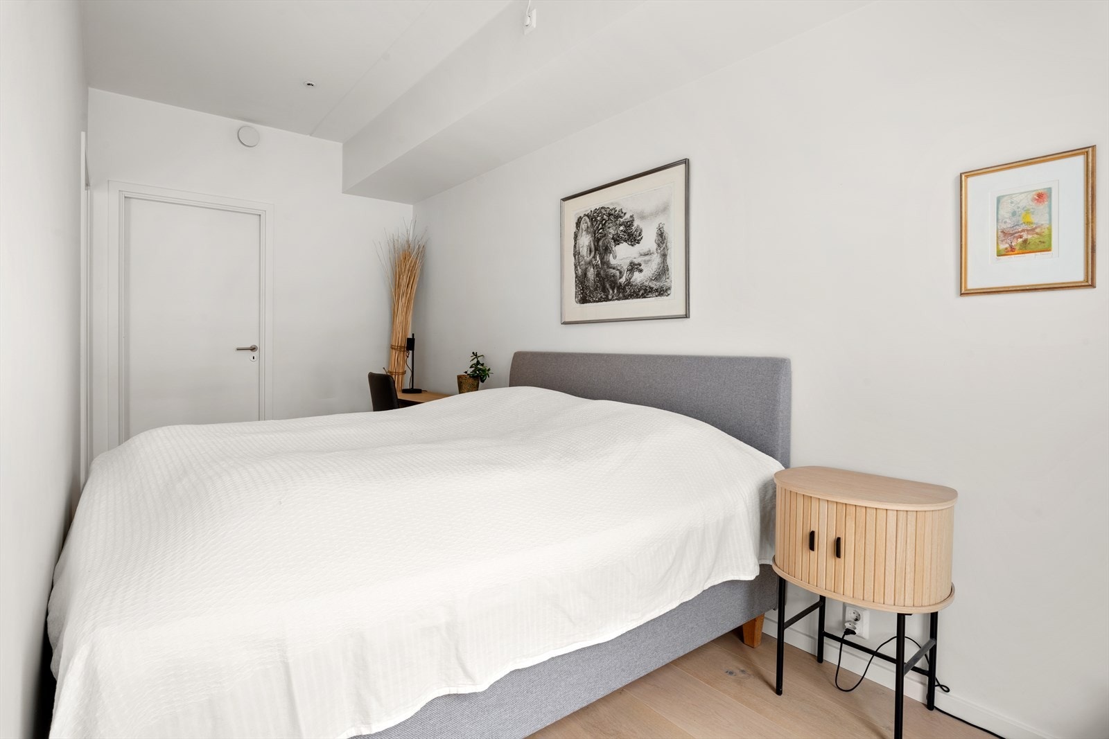 Inngang til walk in closet Galleribilde