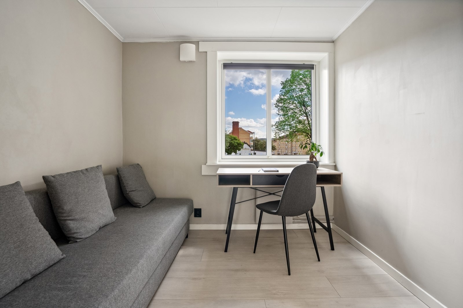 Soverom II er velegnet som barnerom eller gjesterom, og har plass til både enkeltseng og et sminke- eller skrivebord. Galleribilde