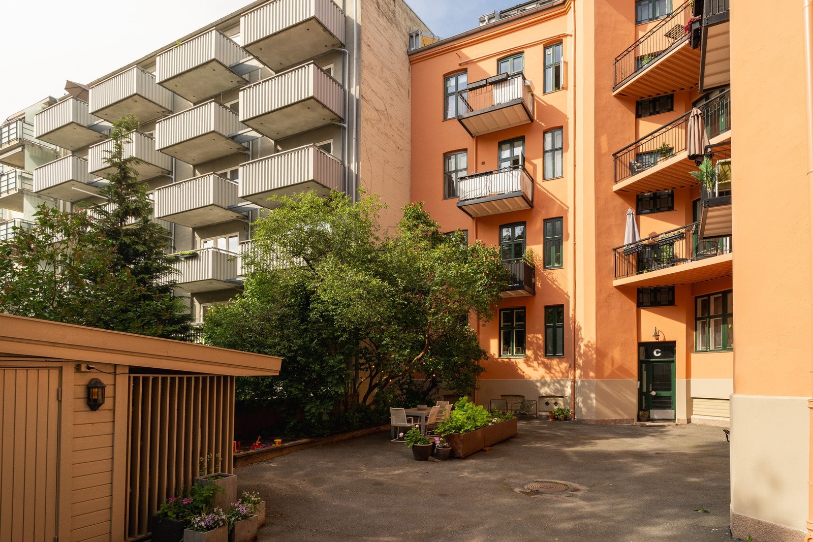 Sykkelparkering og felles utebod. Galleribilde