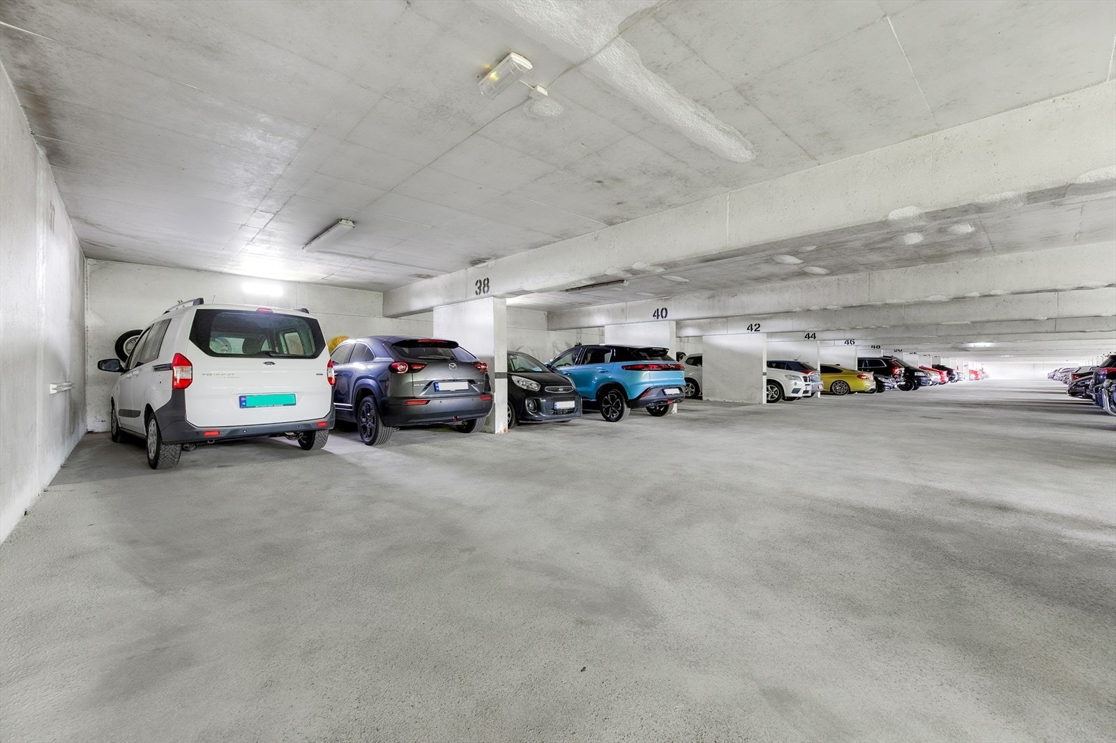 Garasjeplass eller uteparkeringsplass kan leies Galleribilde