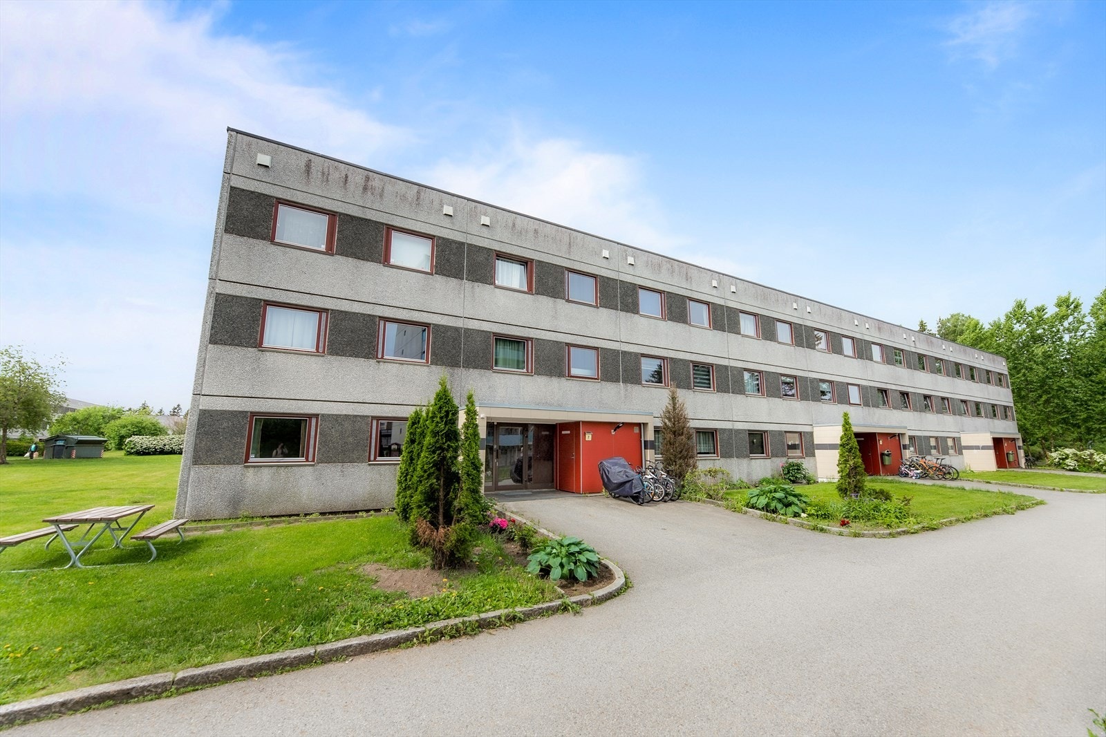 Tante Ulrikkes vei 7 er en del av et hyggelig og veldrevet borettslag på Stovner Galleribilde