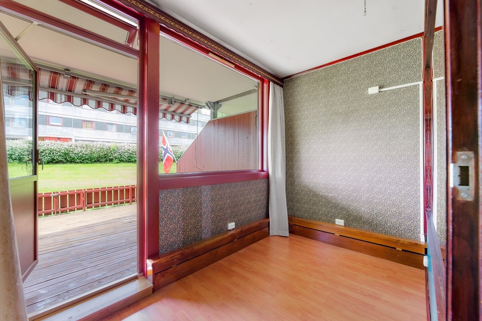 Flott innglasset balkong på hele 7 m². Galleribilde