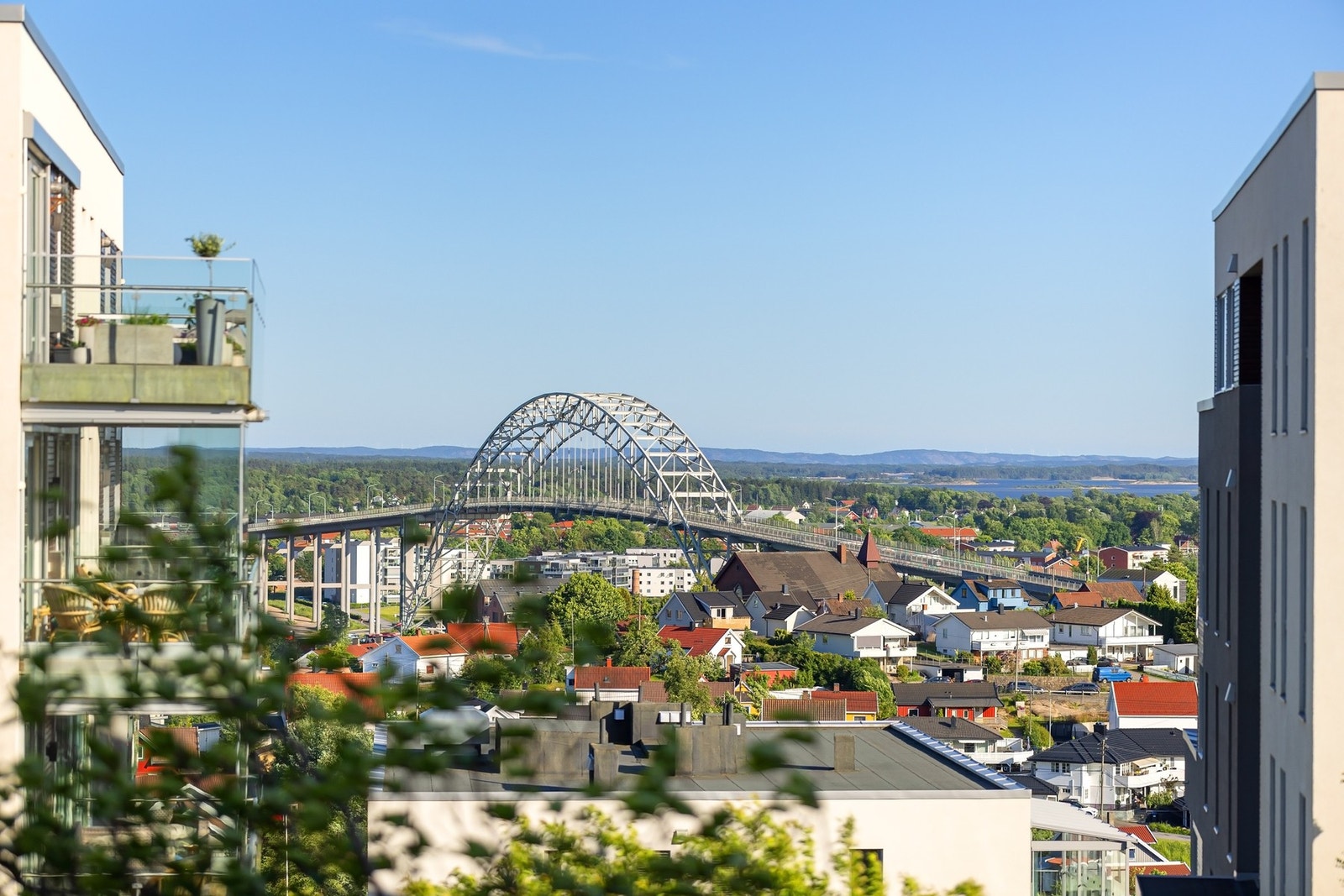 Fra leiligheten er det fantastisk utsikt mot Fredrikstadbrua! Galleribilde
