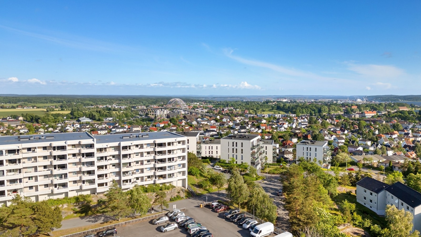 Det er gangavstand til skoler og barnehage, samt ca. 5 min.
å gå til Fredrikstad sentrum. Galleribilde