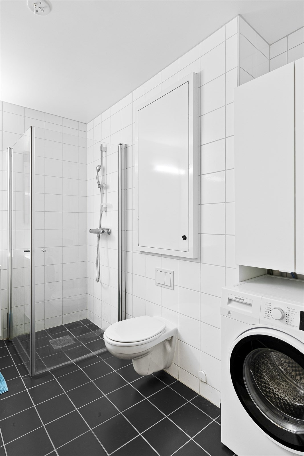 Det er også god plass til vaskemaskin på bad. Galleribilde
