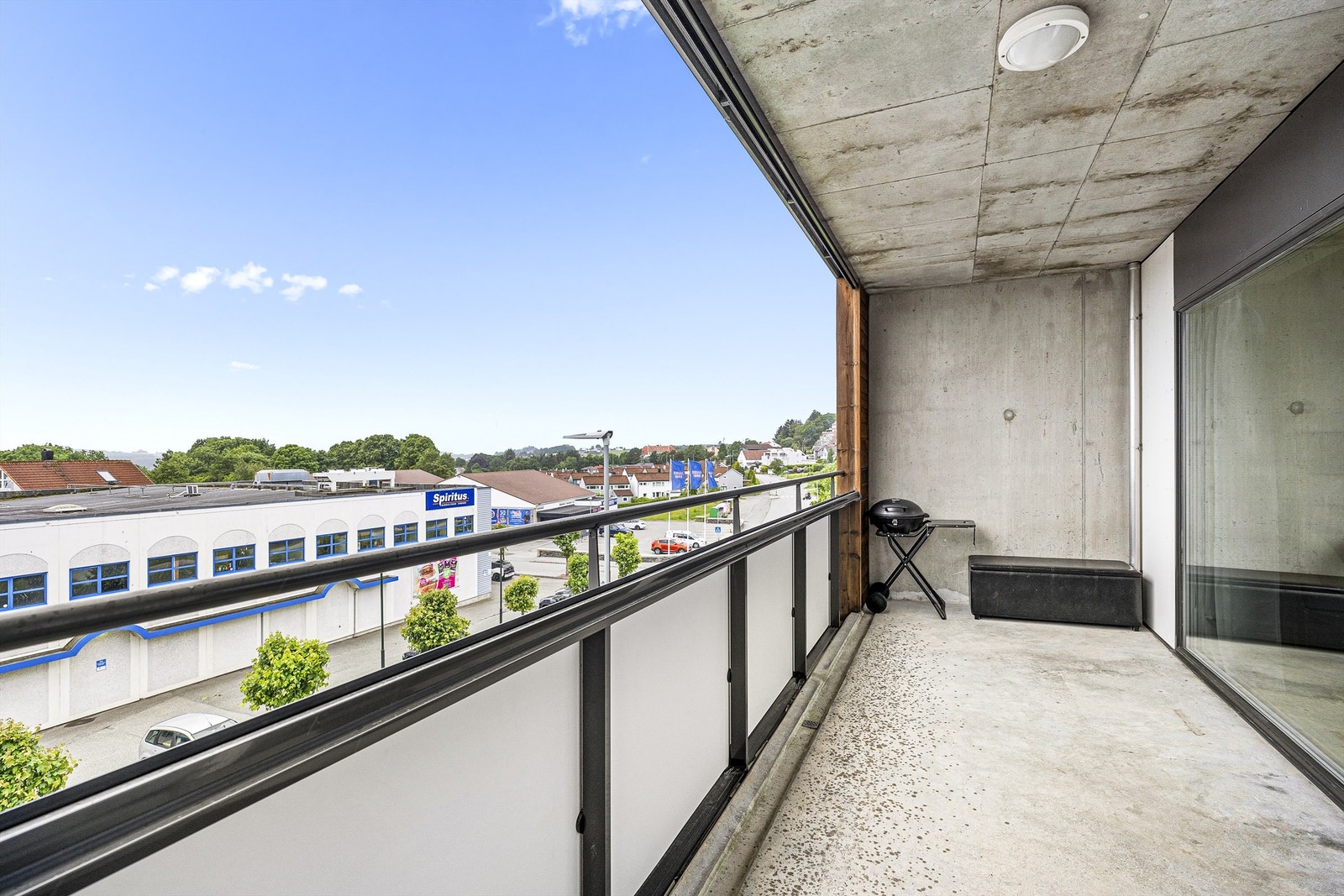 Utsyn fra balkong. Galleribilde