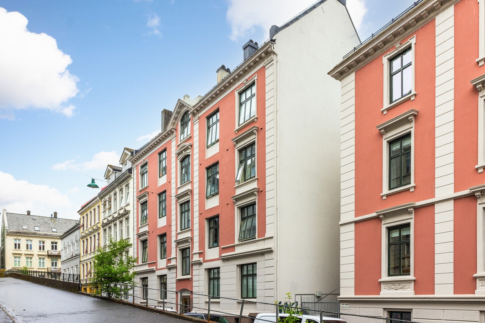 Leiligheten har en perfekt beliggenhet midt i sentrumskjernen. Galleribilde