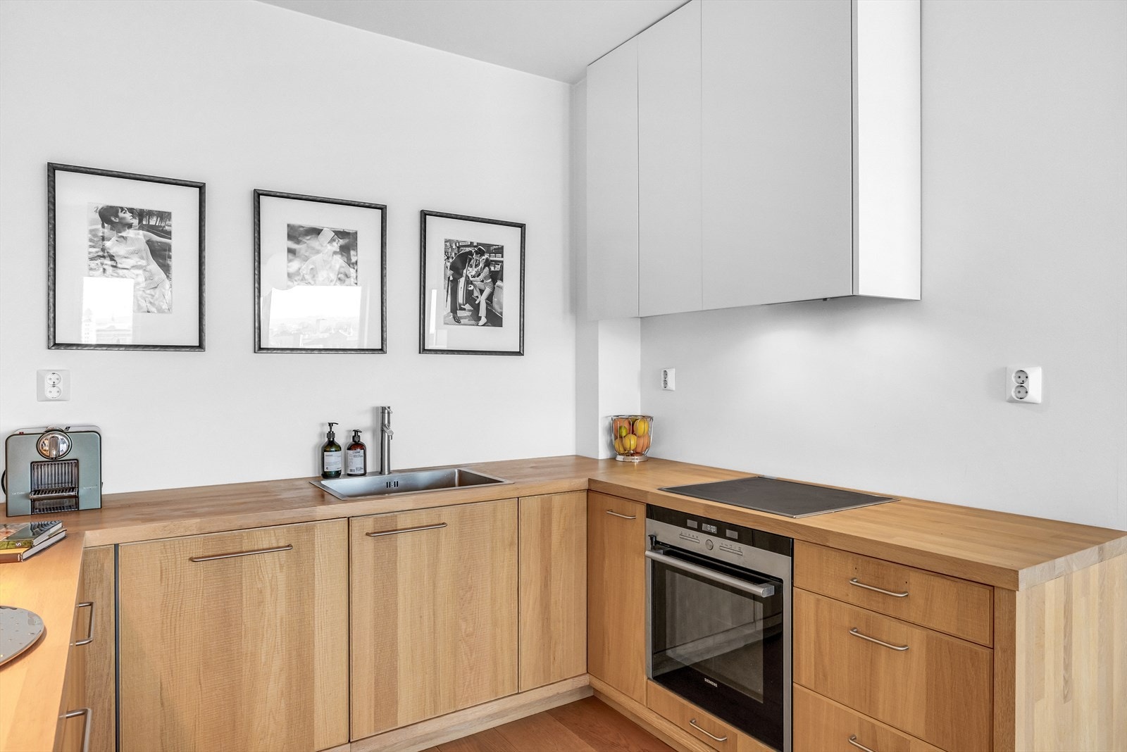 Rikelig med skap- og benkplass Galleribilde