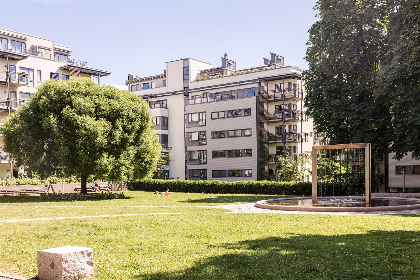 Frodige omgivelser i Pilestredet Park Galleribilde