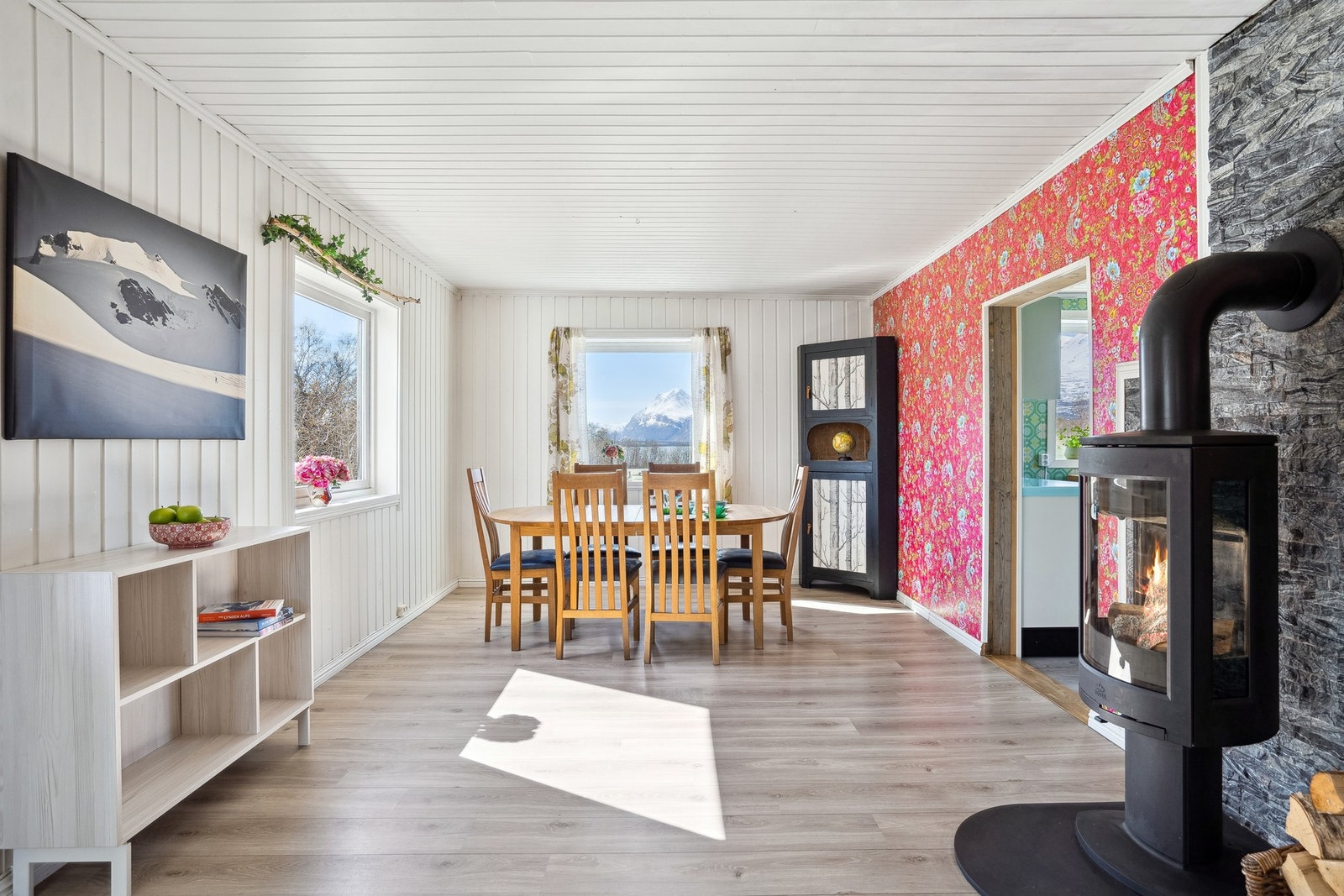 Stue med vedfyring Galleribilde