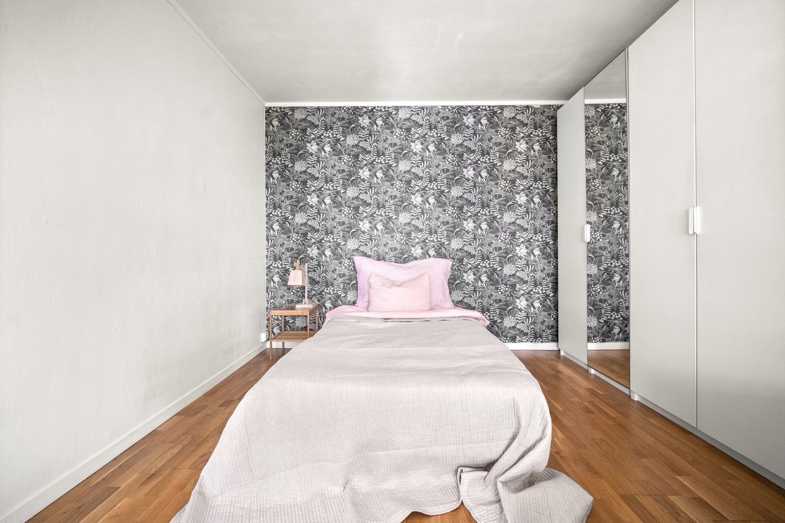 Her har du godt med plass til seng! Galleribilde