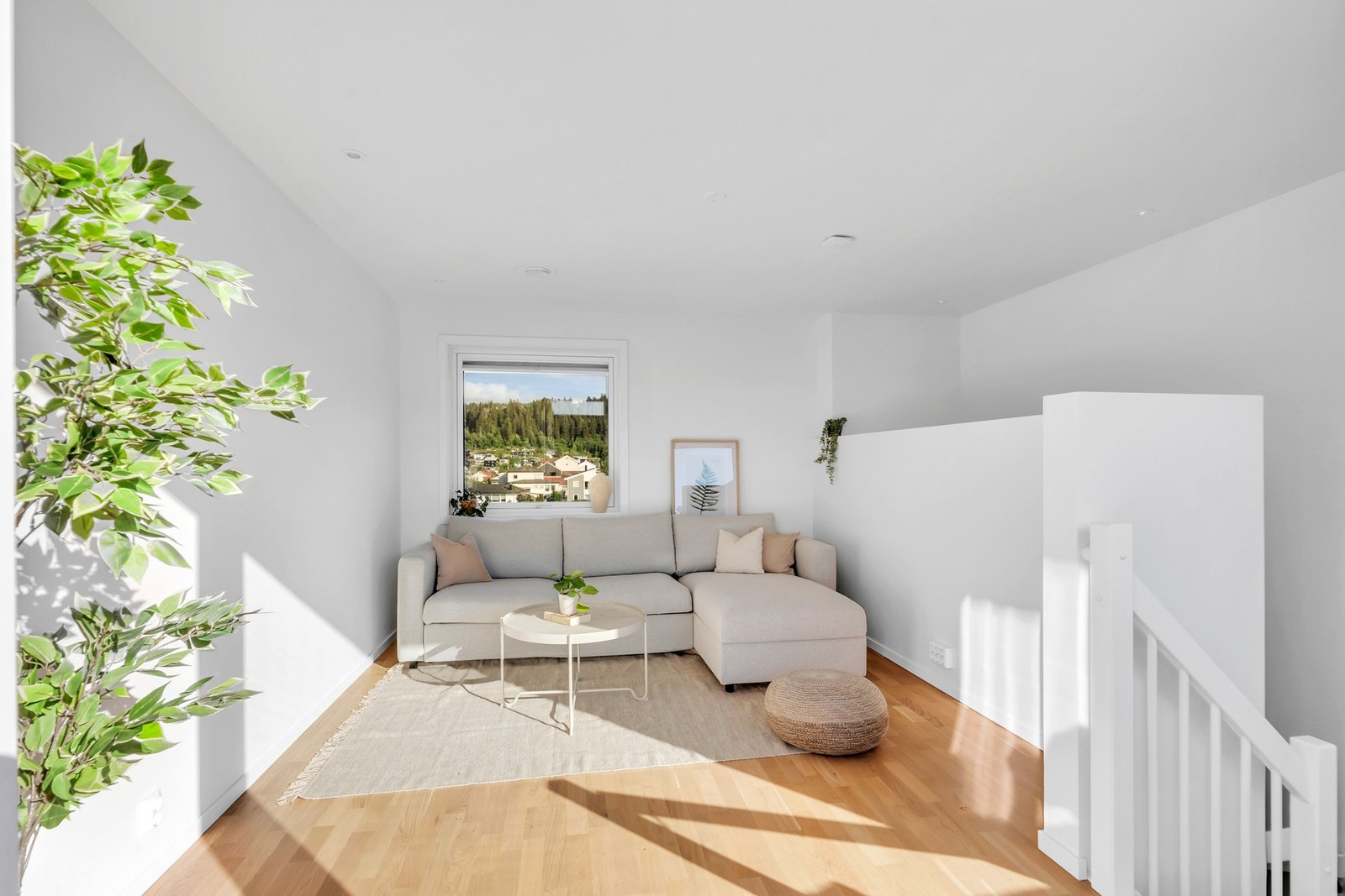 I boligens øverste etasje finner man en koselig loftstue, perfekt for store og små. Også her er det gulvvarme. Galleribilde