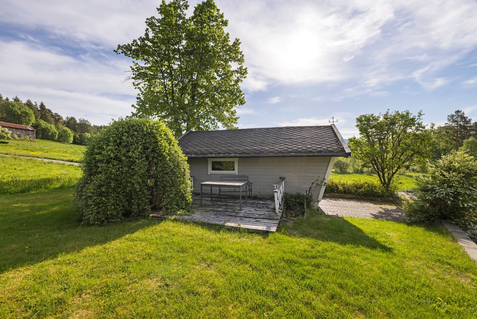 Terrasse i tilknytning til garasje Galleribilde