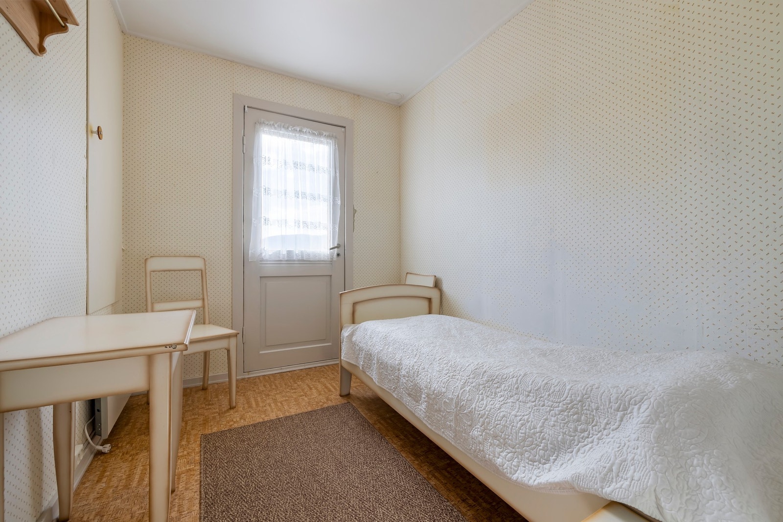 Soverom 2. etasje med utgang til veranda Galleribilde