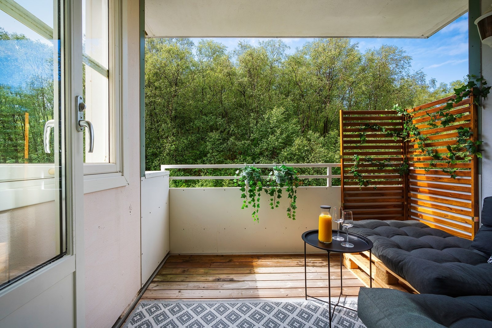 - Skjermet balkong på 7,1 m². Selger opplyser om sol fra ca. 10:30 midtsommers - Galleribilde