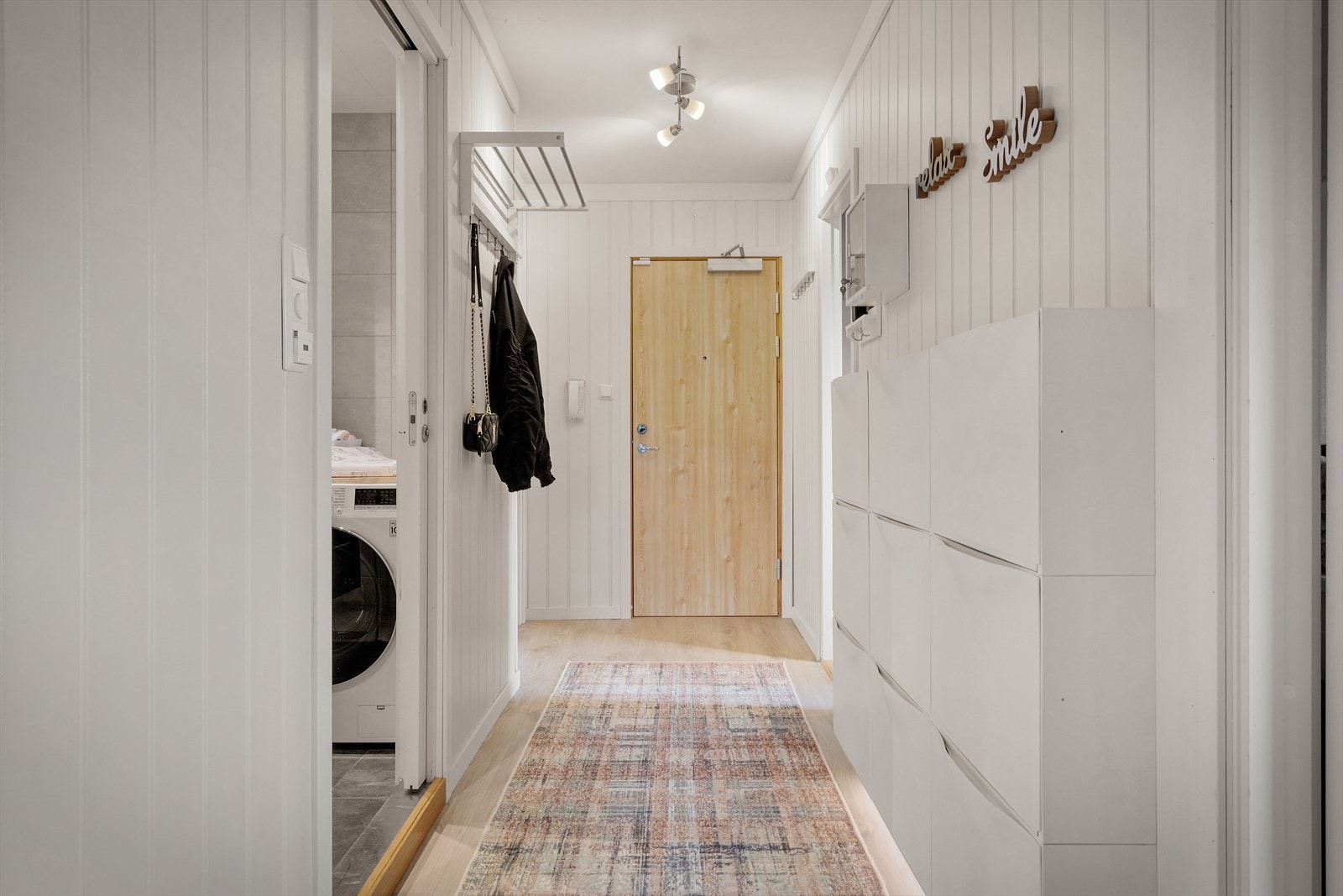 - Entré/gang på 6,5 m² - Galleribilde